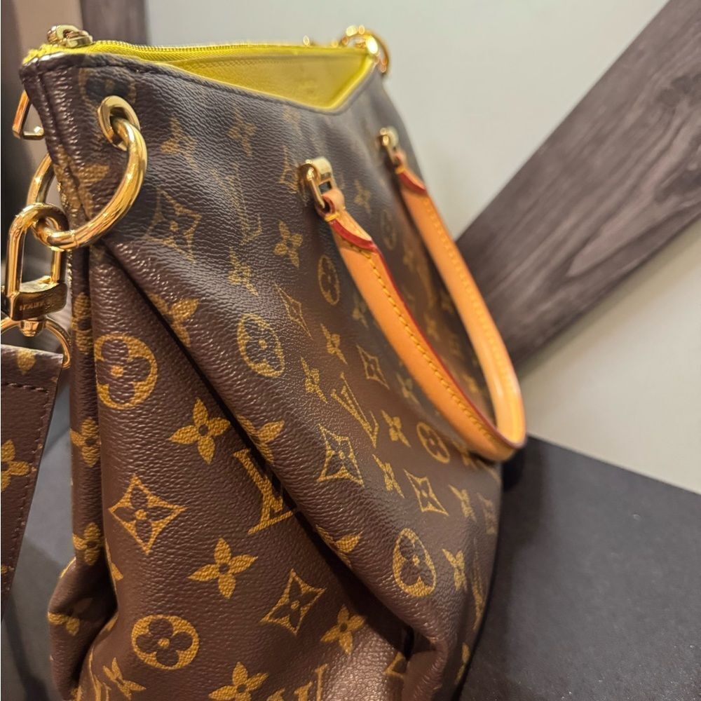Louis Vuitton Monogram Pallas - Picture 5 of 7